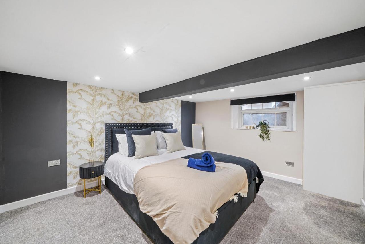 30 Percent Off! Central 5 Bed In - Games - Parking - Hot-tub Holiday home Whitby