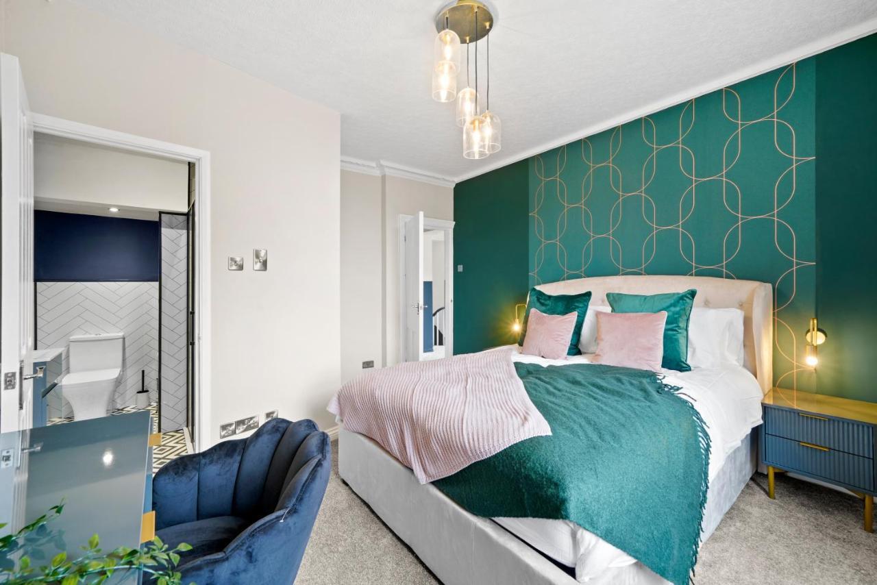30 Percent Off! Central 5 Bed In - Games - Parking - Hot-tub Holiday home Whitby