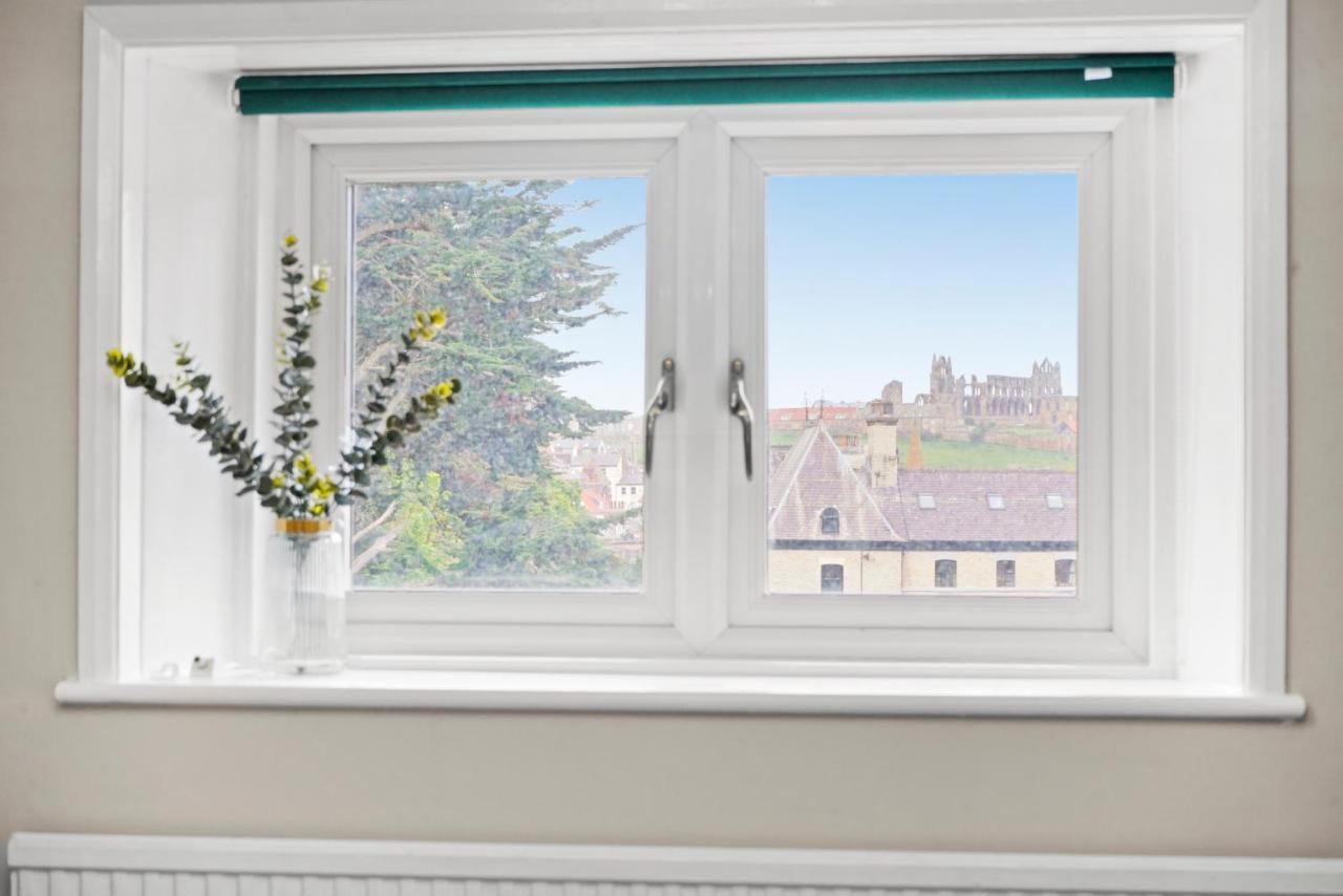Holiday home 30 Percent Off! Central 5 Bed In - Games - Parking - Hot-tub Whitby